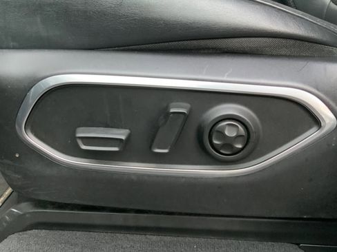 Used 2023 Jeep Wagoneer Series III w/ Preferred Equipment Group image 17