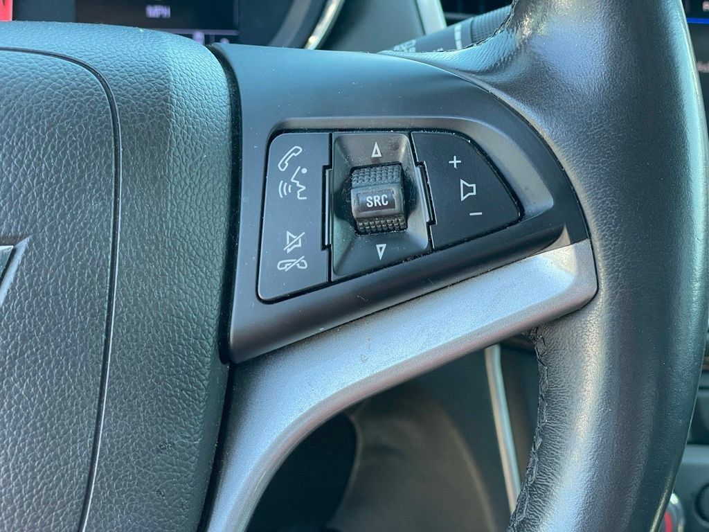 Used 2020 Chevrolet Trax LT w/ LT Convenience Package AWD/4WD image 18