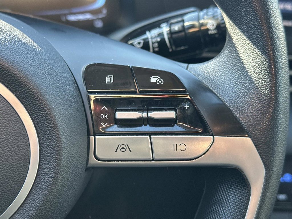 Used 2025 Hyundai Elantra Hybrid FWD image 23