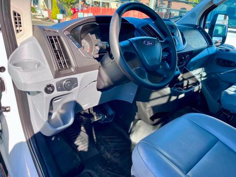 Used 2018 Ford Transit 250 138 RWD image 15