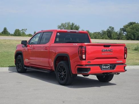 Used 2024 GMC Sierra 1500 Elevation w/ LPO, Elevation Black Package AWD/4WD image 5