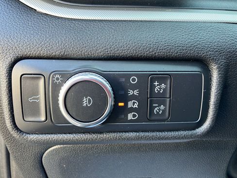 Used 2022 Ford Explorer XLT w/ Equipment Group 202A AWD/4WD image 14