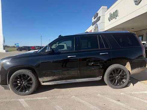 Used 2020 Cadillac Escalade Luxury w/ Escalade Sport Edition image 2
