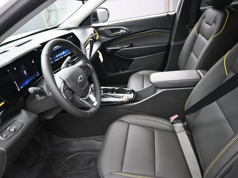 Used 2026 Chevrolet Trax ACTIV w/ Sunroof Package FWD image 8