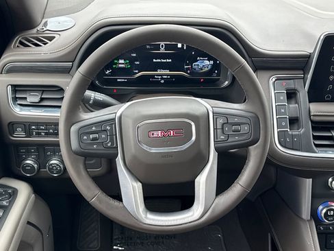 Used 2023 GMC Yukon XL SLT w/ SLT Luxury Package AWD/4WD image 24