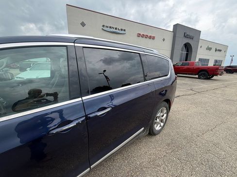 Used 2018 Chrysler Pacifica Limited FWD image 27