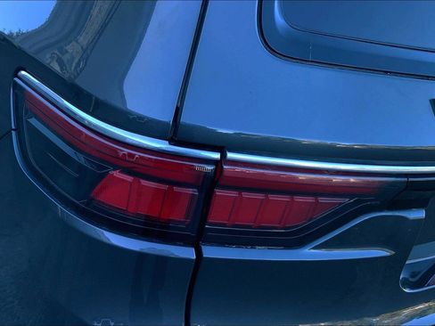 Used 2022 Jeep Wagoneer Series III w/ Flexible Seating Group image 30