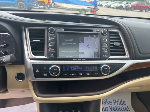 Used 2017 Toyota Highlander Limited AWD/4WD image 41