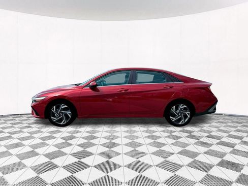 Used 2024 Hyundai Elantra SEL w/ Convenience Package image 3