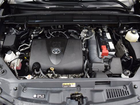 Used 2022 Toyota Highlander XSE AWD/4WD image 9