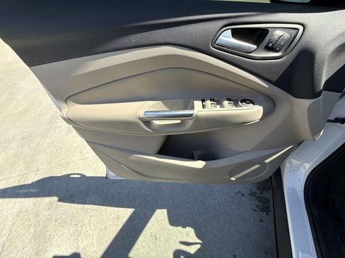 Used 2019 Ford Escape Titanium image 13