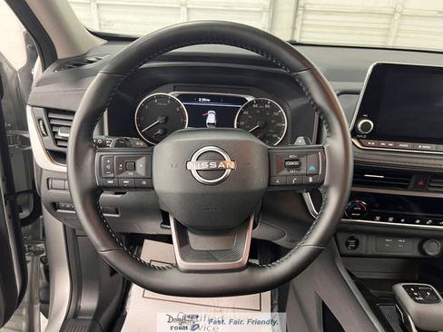 Used 2025 Nissan Rogue SV image 40