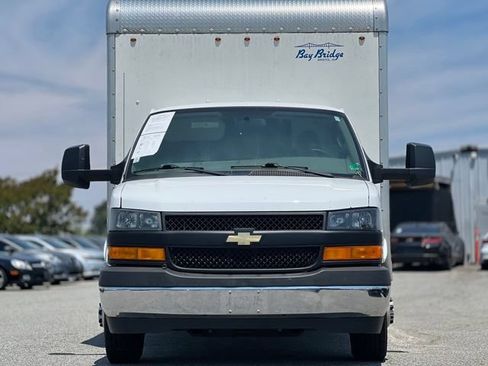 Used 2019 Chevrolet Express 3500 Extended w/ Power Convenience Package RWD image 2