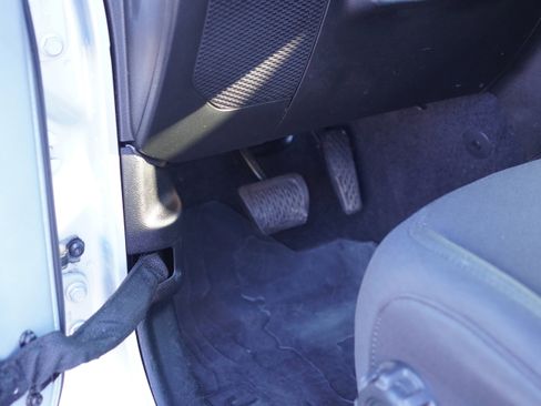 Used 2022 Jeep Gladiator Willys image 35