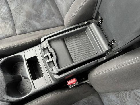 Used 2015 Nissan Rogue S image 17