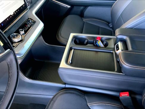 Used 2025 Ford Expedition Tremor image 34