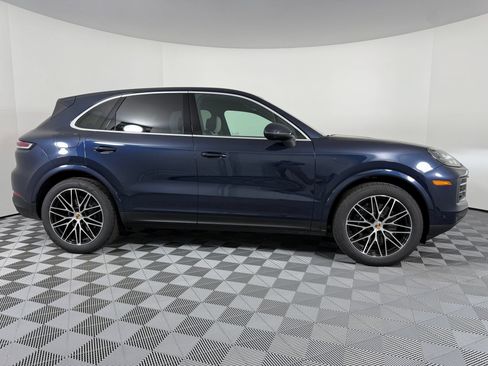 Certified 2026 Porsche Cayenne AWD/4WD image 8