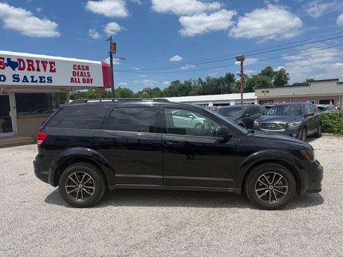 Used 2018 Dodge Journey SE w/ Popular Equipment Group FWD image 4