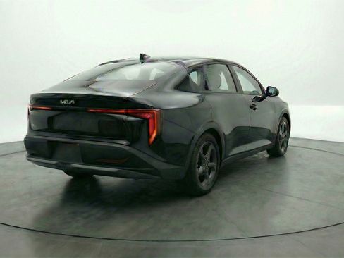 Used 2025 Kia K4 LXS image 9
