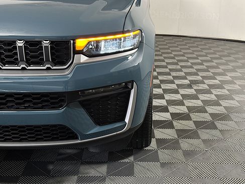 Used 2026 Jeep Grand Cherokee L Limited RWD image 9