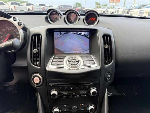 Used 2015 Nissan 370Z Touring RWD image 23