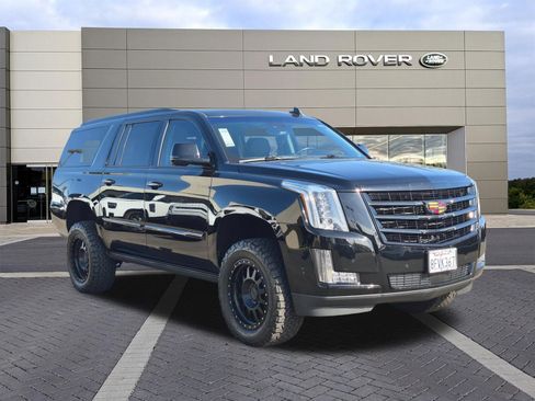 Used 2018 Cadillac Escalade ESV Premium Luxury AWD/4WD image 3