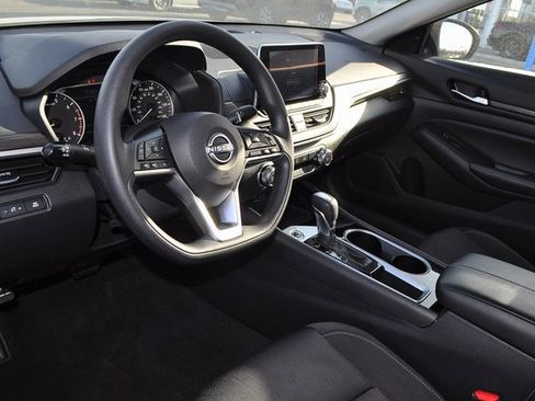 Used 2024 Nissan Altima 2.5 SV image 9