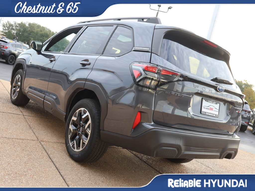 Used 2025 Subaru Forester Premium AWD/4WD image 4