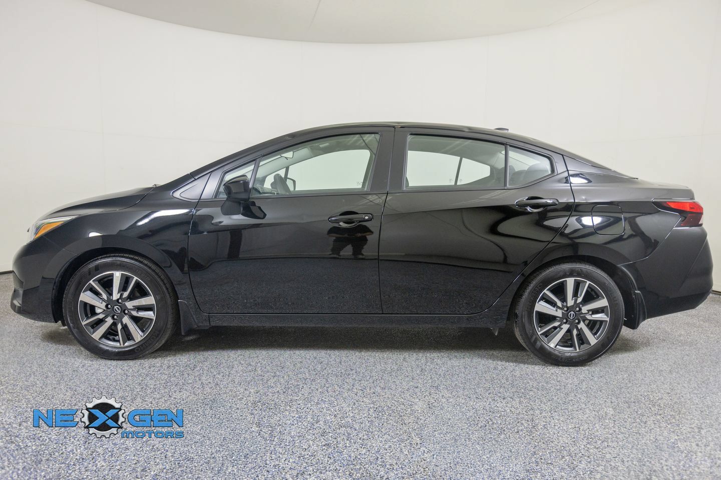 Used 2025 Nissan Versa SV w/ Trunk Package FWD image 26