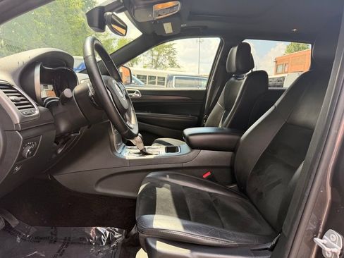 Used 2017 Jeep Grand Cherokee Altitude AWD/4WD image 10