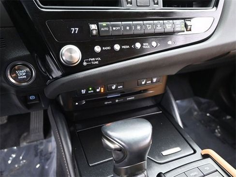 Certified 2022 Lexus ES 350 w/ Premium Package image 17