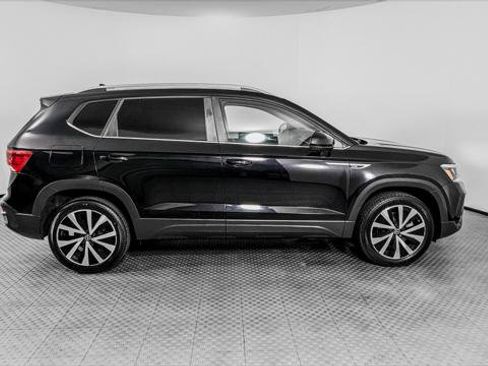 Used 2022 Volkswagen Taos SE FWD image 8