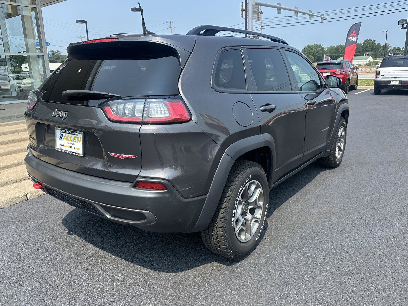 Used 2022 Jeep Cherokee Trailhawk AWD/4WD image 11