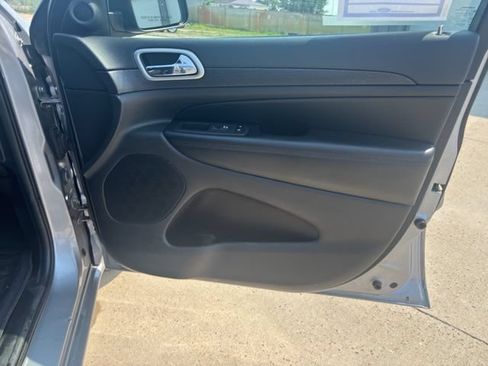 Used 2017 Jeep Grand Cherokee Altitude AWD/4WD image 17