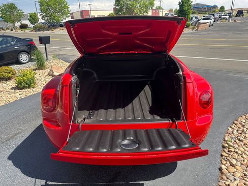 Used 2005 Chevrolet SSR w/ Preferred Equipment Group RWD image 40