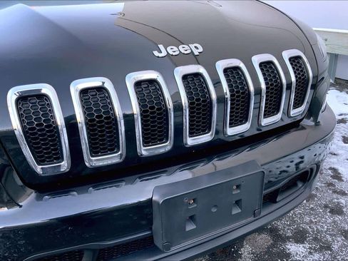 Used 2016 Jeep Cherokee Latitude w/ Cold Weather Group image 31