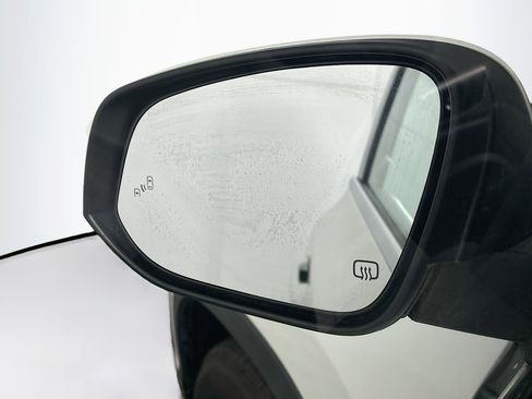 Used 2018 Toyota Highlander XLE w/ Carpet Mat Package (TMS) image 16