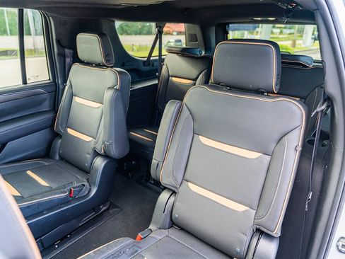 Used 2022 GMC Yukon XL AT4 image 18