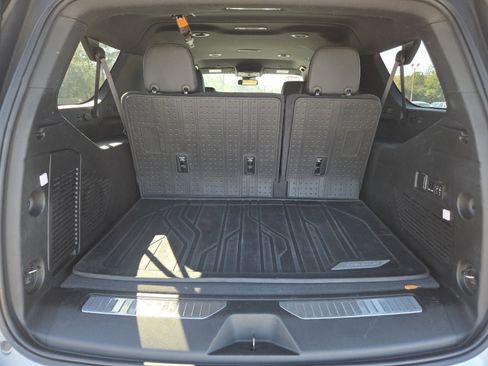 Used 2024 Chevrolet Suburban RST w/ Luxury Package image 21