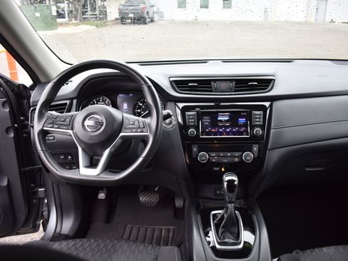 Used 2018 Nissan Rogue SV image 28