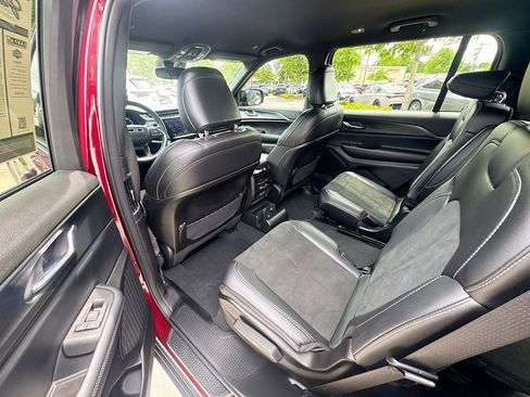 Used 2025 Jeep Grand Cherokee L Laredo RWD image 31
