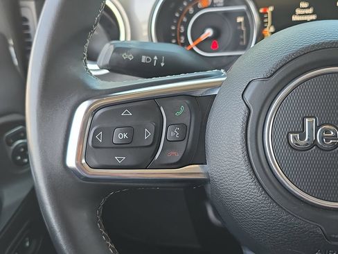Used 2018 Jeep Wrangler Unlimited Sahara AWD/4WD image 19