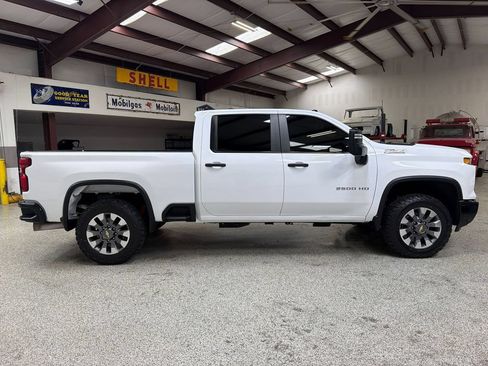 Used 2024 Chevrolet Silverado 2500 Custom w/ Custom Value Package AWD/4WD image 9