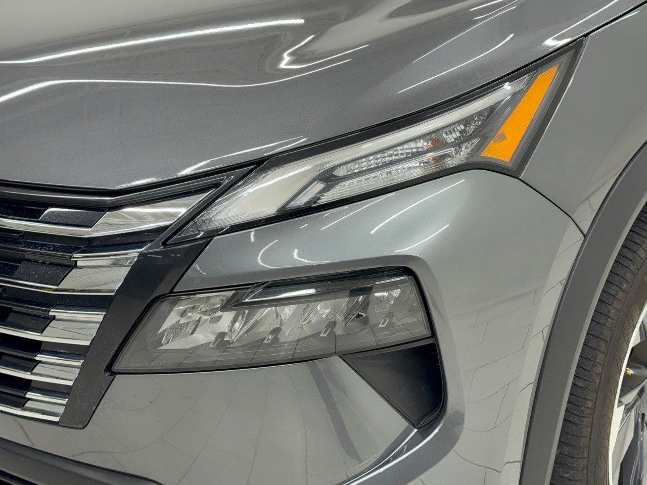 Used 2025 Nissan Rogue SV AWD/4WD image 12