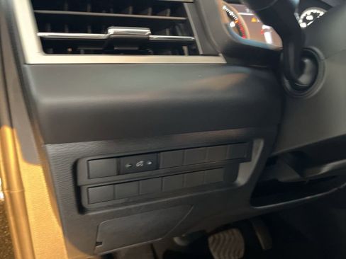 Used 2024 Mitsubishi Outlander ES image 29