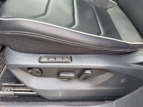 Used 2022 Volkswagen Tiguan SEL R-Line image 26