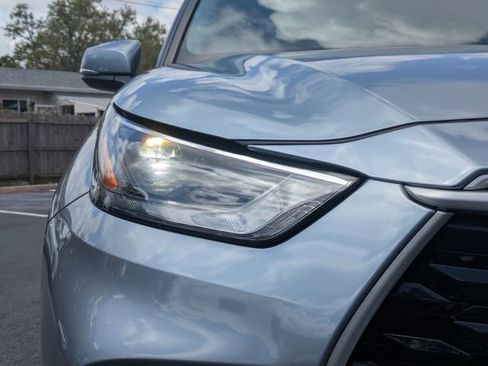 Used 2023 Toyota Highlander LE FWD image 10