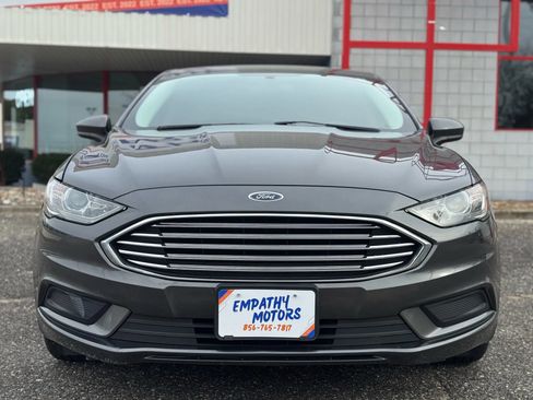Used 2017 Ford Fusion SE FWD image 8