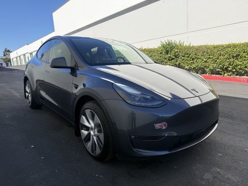 Used 2023 Tesla Model Y Long Range AWD/4WD image 2