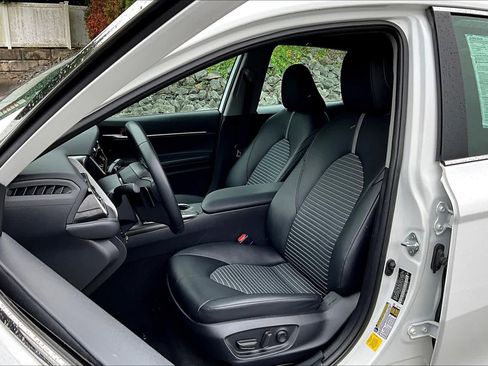 Used 2023 Toyota Camry SE image 10